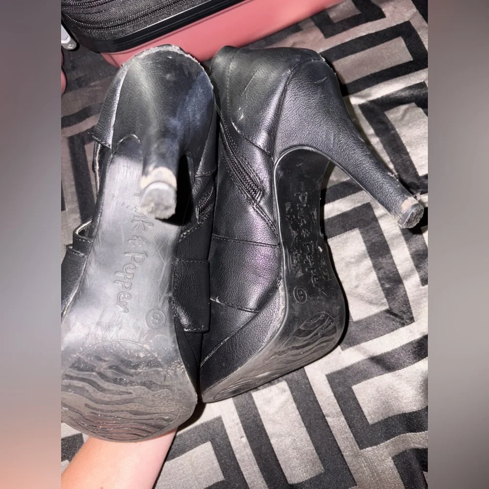 Heels - Picture 3 of 3